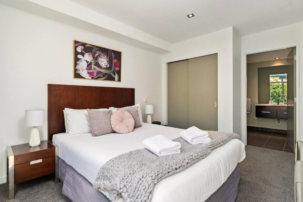 Toru - Eclectic Apartment With Delightful Lake Views Queenstown Exterior foto