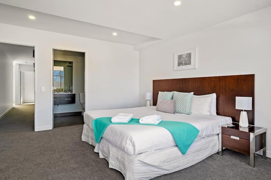 Toru - Eclectic Apartment With Delightful Lake Views Queenstown Exterior foto